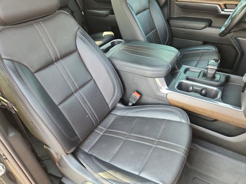 Used 2023 Chevrolet Silverado 1500 High Country w/ High Country Premium Package AWD/4WD image 14