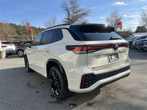 New 2025 Volkswagen Tiguan SE R-Line image 3