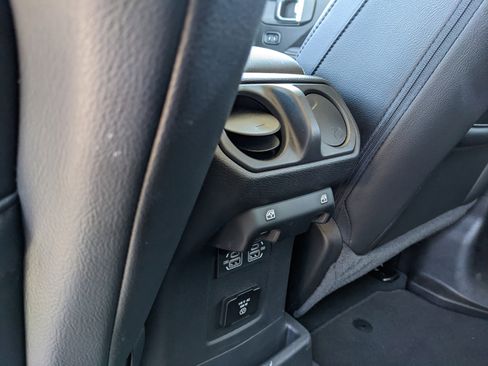 Used 2022 Jeep Wrangler Unlimited Sahara image 18