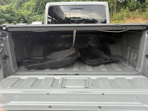 Used 2023 Jeep Gladiator Overland AWD/4WD image 18