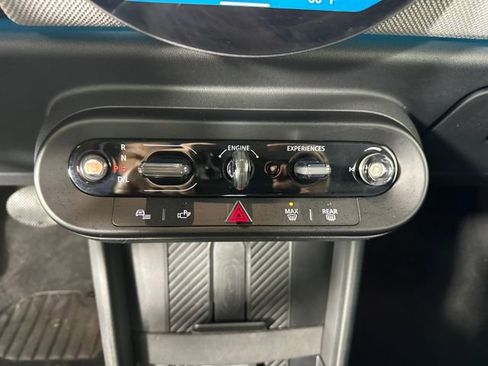 Used 2025 MINI Cooper 2-Door Hardtop image 18