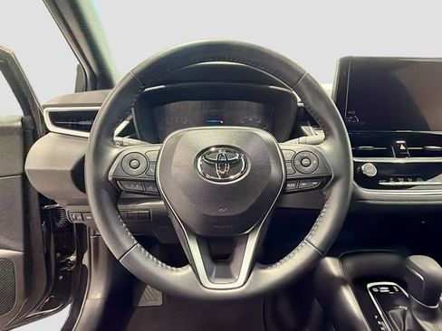 Certified 2025 Toyota Corolla SE FWD image 9