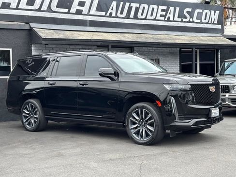 Used 2022 Cadillac Escalade ESV Sport Platinum w/ Heavy-Duty Trailer Package AWD/4WD image 14