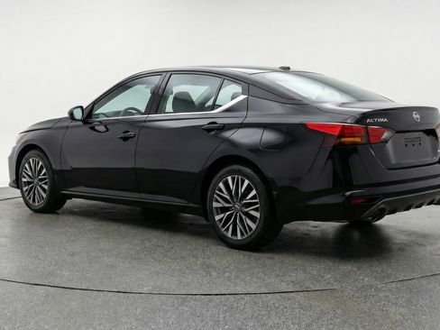 Used 2025 Nissan Altima 2.5 SV FWD image 6