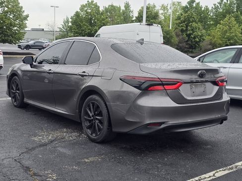 Used 2021 Toyota Camry LE FWD image 5