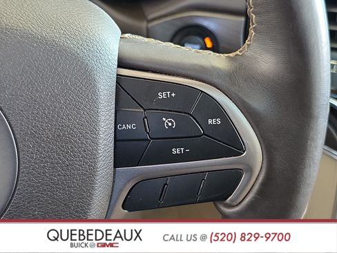Used 2020 Jeep Grand Cherokee Overland AWD/4WD image 14