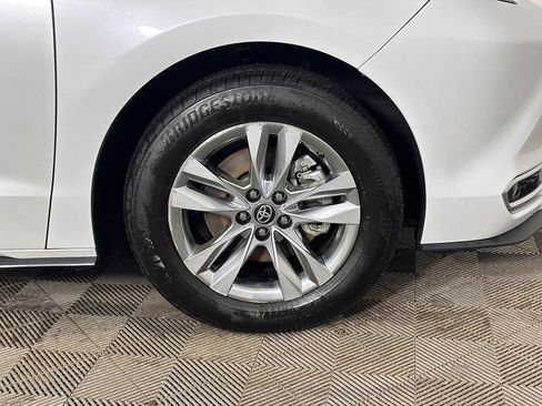 Used 2024 Toyota Sienna Limited FWD image 24