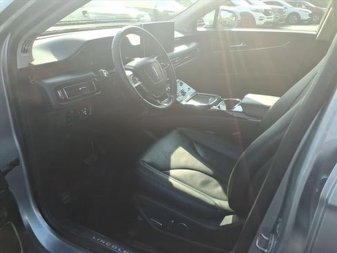 Used 2023 Lincoln Nautilus Reserve image 13