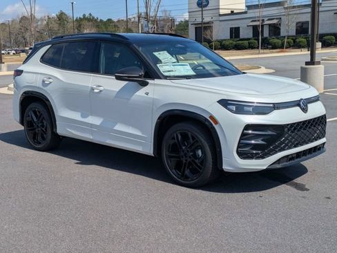 New 2026 Volkswagen Tiguan SE R-Line FWD image 2