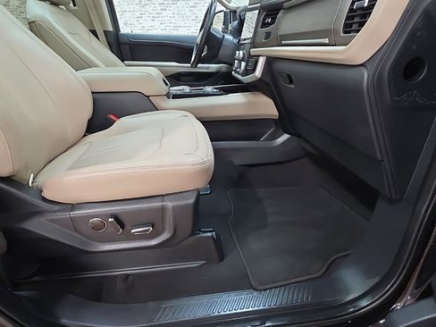 Used 2024 Ford Expedition Max Limited image 11