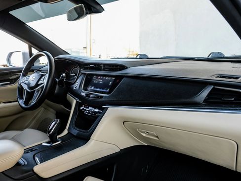 Used 2018 Cadillac XT5 Sport Utility 4D image 14