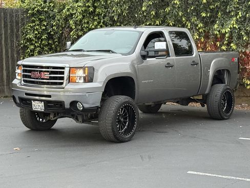 Used 2013 GMC Sierra 1500 SLE w/ Power Tech Package image 4