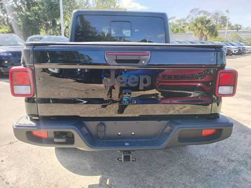 Certified 2024 Jeep Gladiator Sport image 7