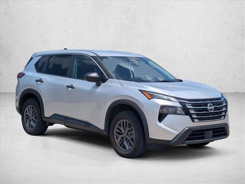 Used 2024 Nissan Rogue S FWD image 3