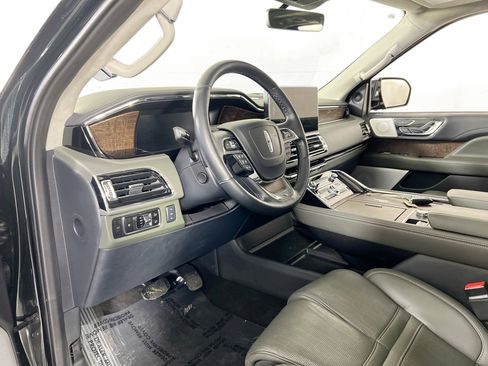 Used 2023 Lincoln Navigator Black Label image 9
