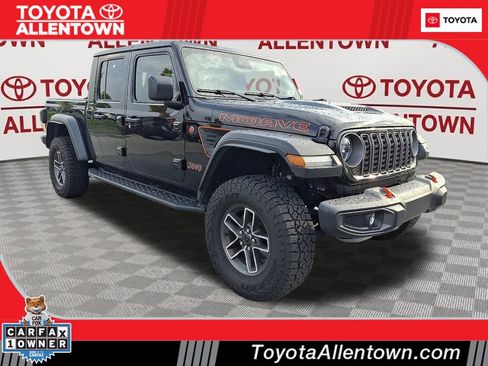 Used 2025 Jeep Gladiator Mojave w/ Convenience Group AWD/4WD image 1