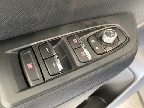 Used 2025 Subaru Forester Limited AWD/4WD image 9