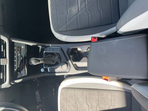 Used 2025 Volkswagen Taos SE image 39