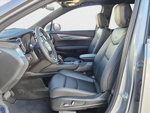 New 2025 Cadillac XT6 Luxury image 14