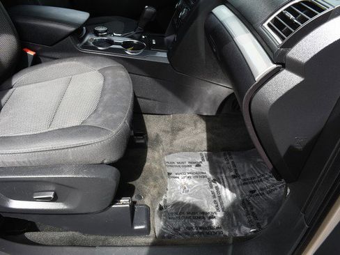 Used 2017 Ford Explorer XLT image 25