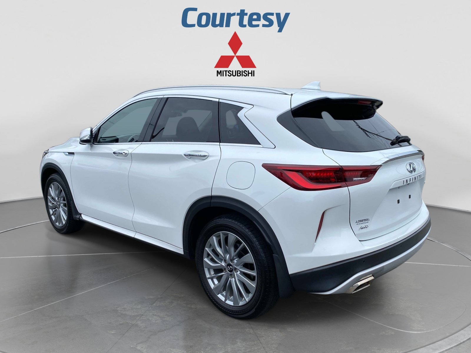 Used 2023 INFINITI QX50 Luxe AWD/4WD image 3