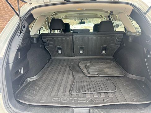 Used 2017 Subaru Outback 2.5i Premium image 36