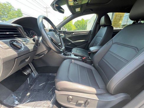 Certified 2022 Volkswagen Passat 2.0T R-Line FWD image 11