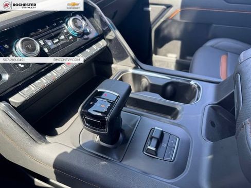 Certified 2023 GMC Sierra 1500 AT4 w/ Technology Package AWD/4WD image 11