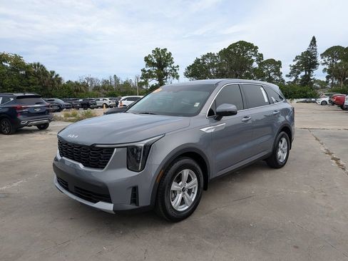 Certified 2024 Kia Sorento LX FWD image 4