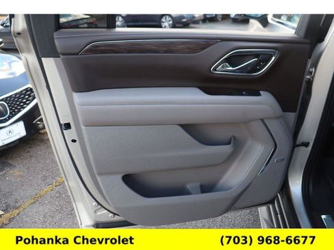 Used 2021 Chevrolet Suburban LT w/ LT Signature Package image 27