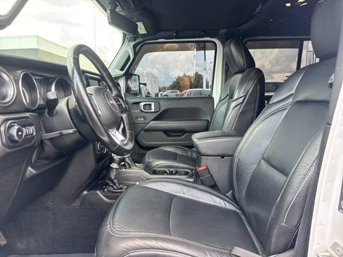 Used 2020 Jeep Wrangler Unlimited Sahara AWD/4WD image 13