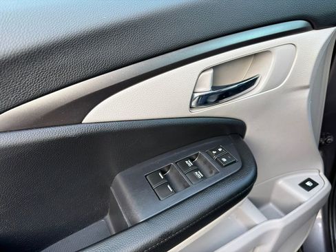 Used 2019 Honda Pilot LX image 32