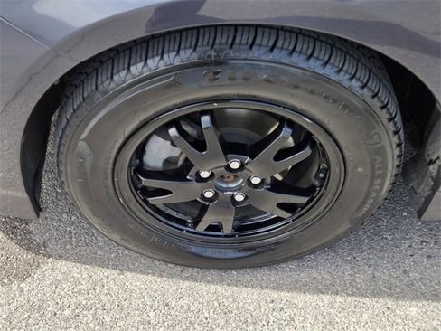 Used 2015 Toyota Prius Four image 9