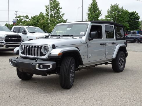 Used 2024 Jeep Wrangler Sahara w/ Safety Group image 12