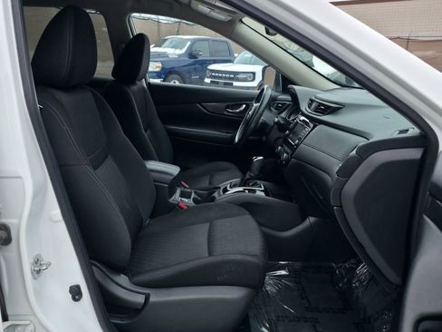 Used 2018 Nissan Rogue SV image 11
