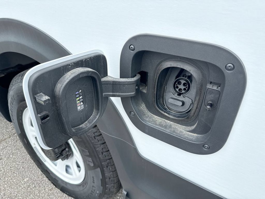 Used 2024 Chevrolet Brightdrop 600 w/ Battery Pack, Max Range AWD/4WD image 14