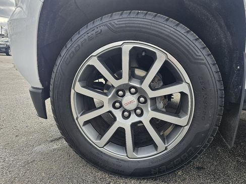 Used 2018 GMC Canyon Denali image 9