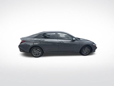 Used 2024 Hyundai Elantra SEL FWD image 2
