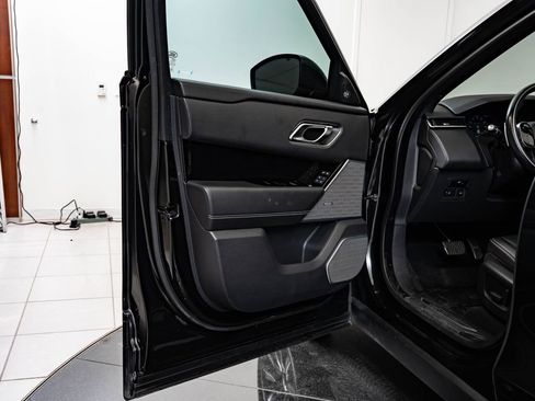 Used 2019 Land Rover Range Rover Velar R-Dynamic SE AWD/4WD image 30