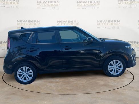 Used 2025 Kia Soul LX FWD image 6