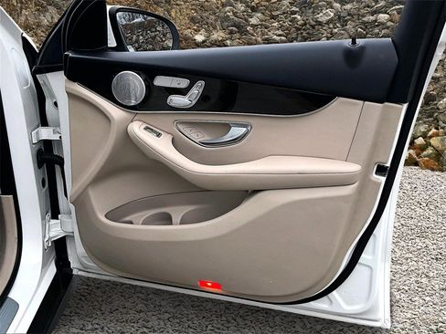 Used 2018 Mercedes-Benz GLC 300 GLC 300 w/ Multimedia Package image 21