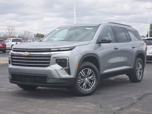 New 2026 Chevrolet Traverse LT w/ Driver Confidence Package image 2