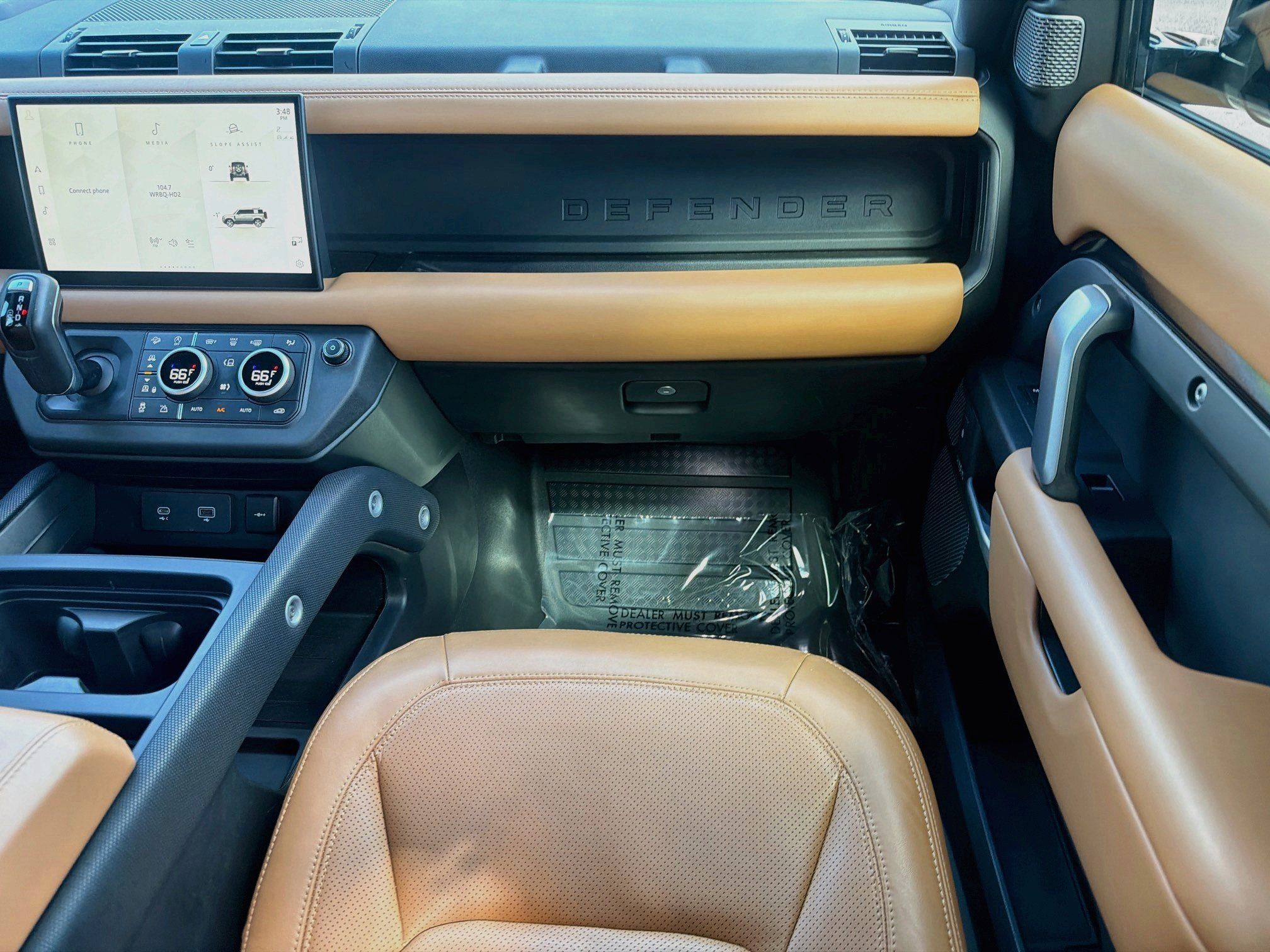 Used 2024 Land Rover Defender 110 V8 AWD/4WD image 18