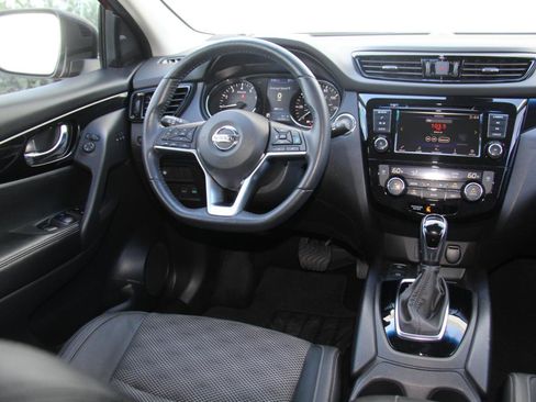 Used 2022 Nissan Rogue Sport SV w/ Technology Package image 10