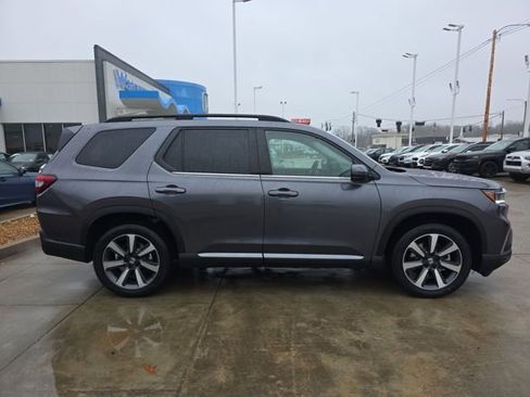New 2025 Honda Pilot Touring image 6