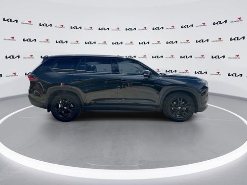 Used 2024 Toyota Grand Highlander Limited image 9