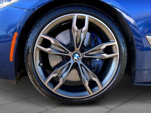 Used 2020 BMW M550i xDrive w/ Dynamic Handling Package image 11