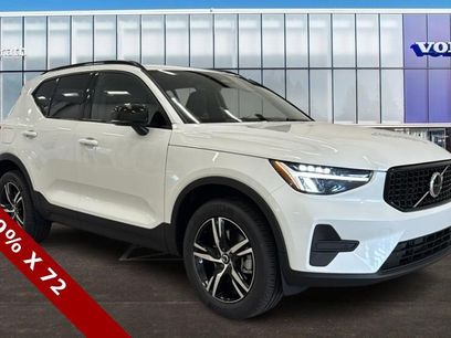 New 2026 Volvo XC40 B5 Core w/ Climate Package