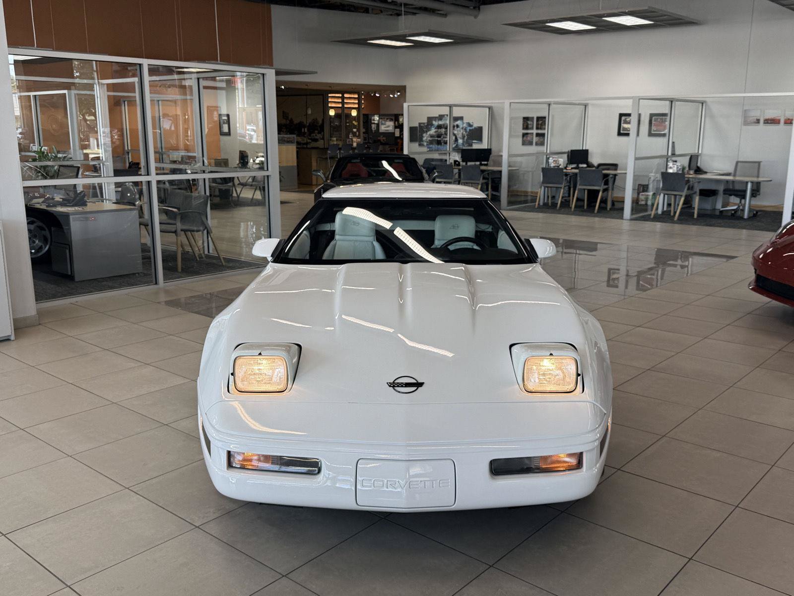 Used 1993 Chevrolet Corvette Convertible RWD image 3