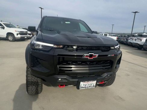 Used 2025 Chevrolet Colorado ZR2 w/ Midnight Edition image 3